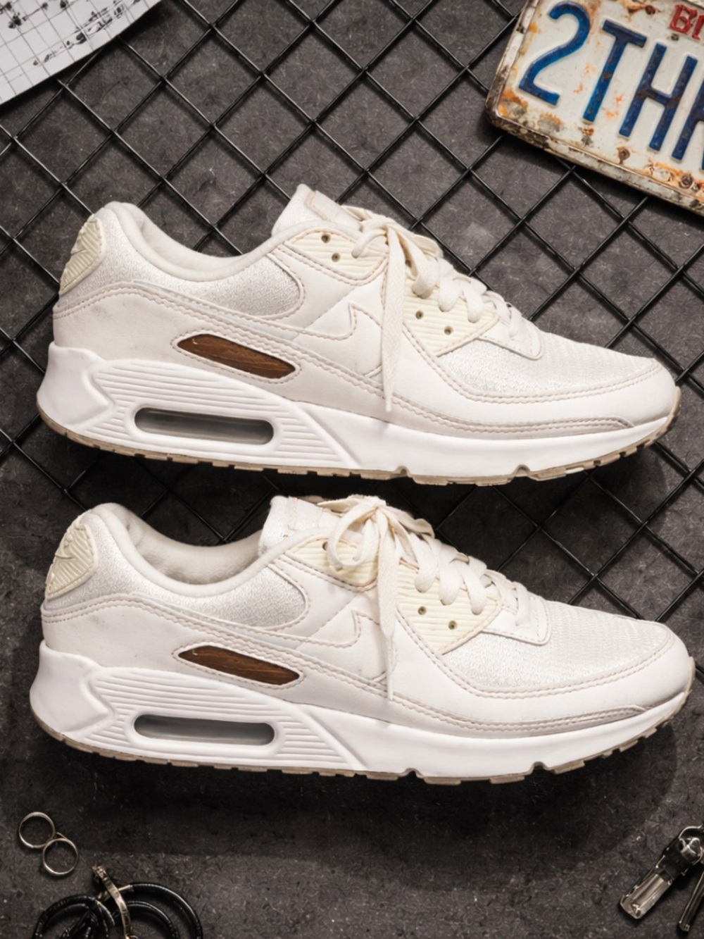 White Nike Air max